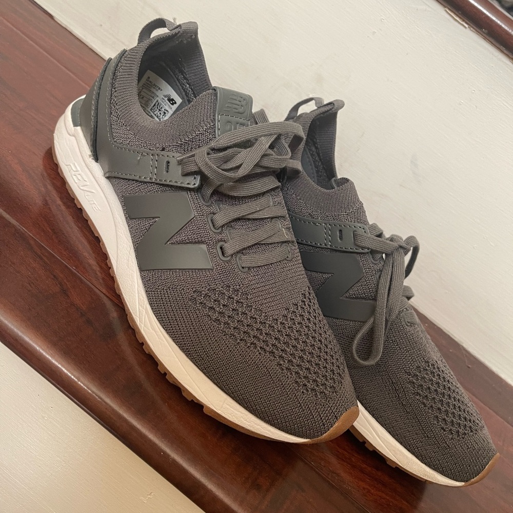 New Balance Two Four Se7en Women’s Sneakers